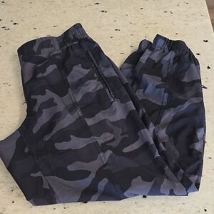 Women's Camo Jogger Pants in Black/Grey